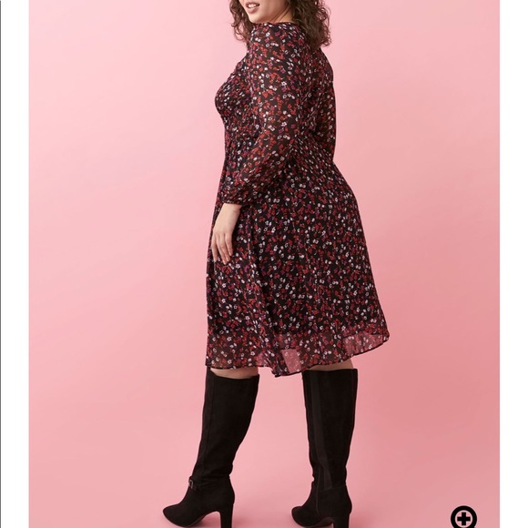 Black and red floral print flowy long sleeve dress. - Picture 3 of 6